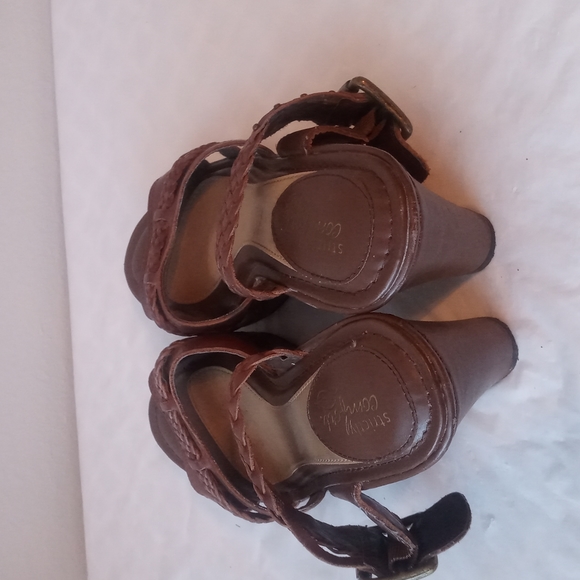 Strictly Comfort Sandals - Picture 3 of 6